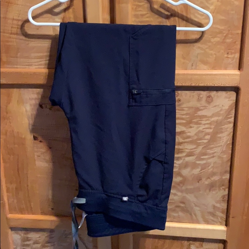 FIGS navy jogger scrubs